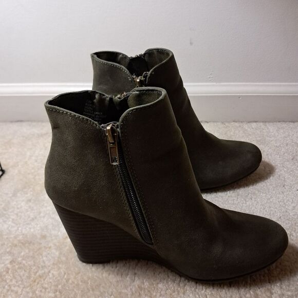 MIA Booties Wedge Platform Green Faux Suede Tassles Women's 7.5 Evening Formal - Picture 2 of 8